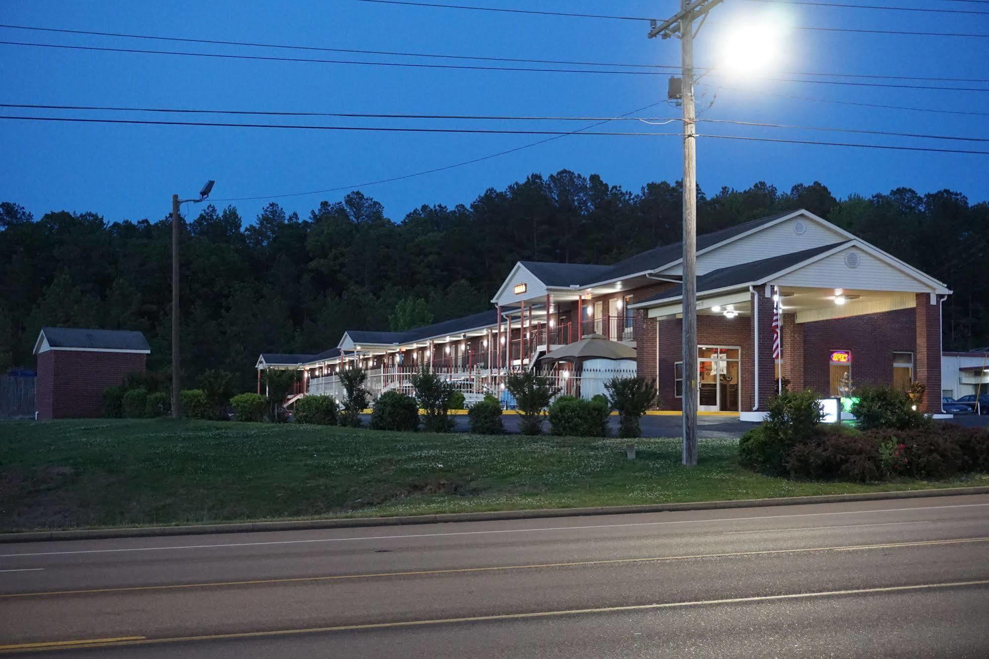 Star Plus Inn & Suites Selmer 外观 照片