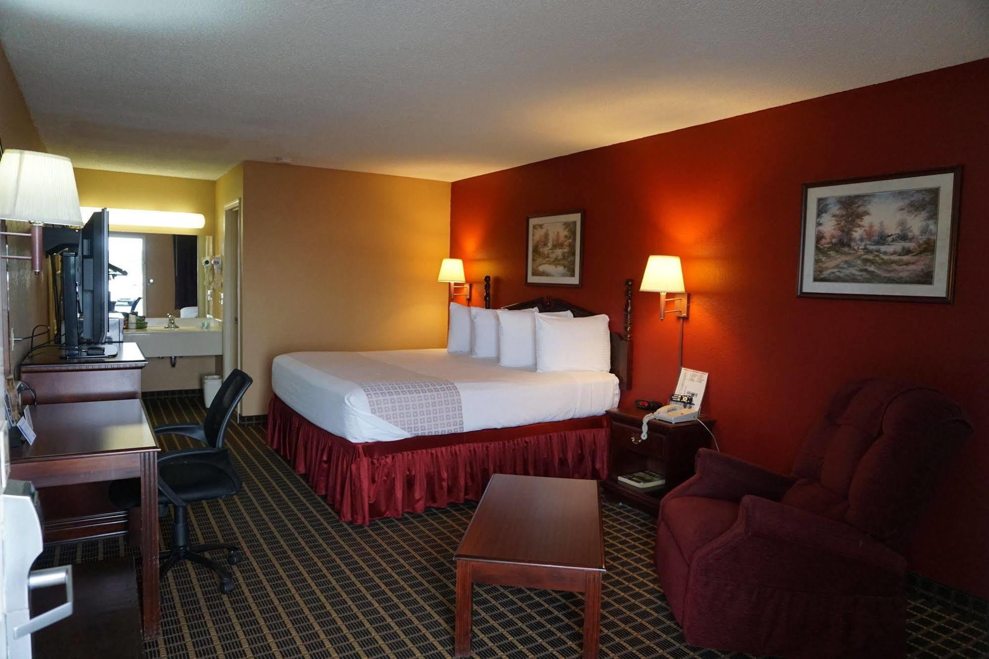 Star Plus Inn & Suites Selmer 外观 照片