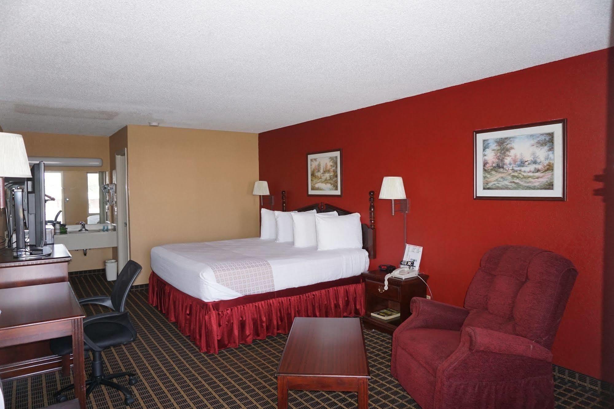 Star Plus Inn & Suites Selmer 外观 照片