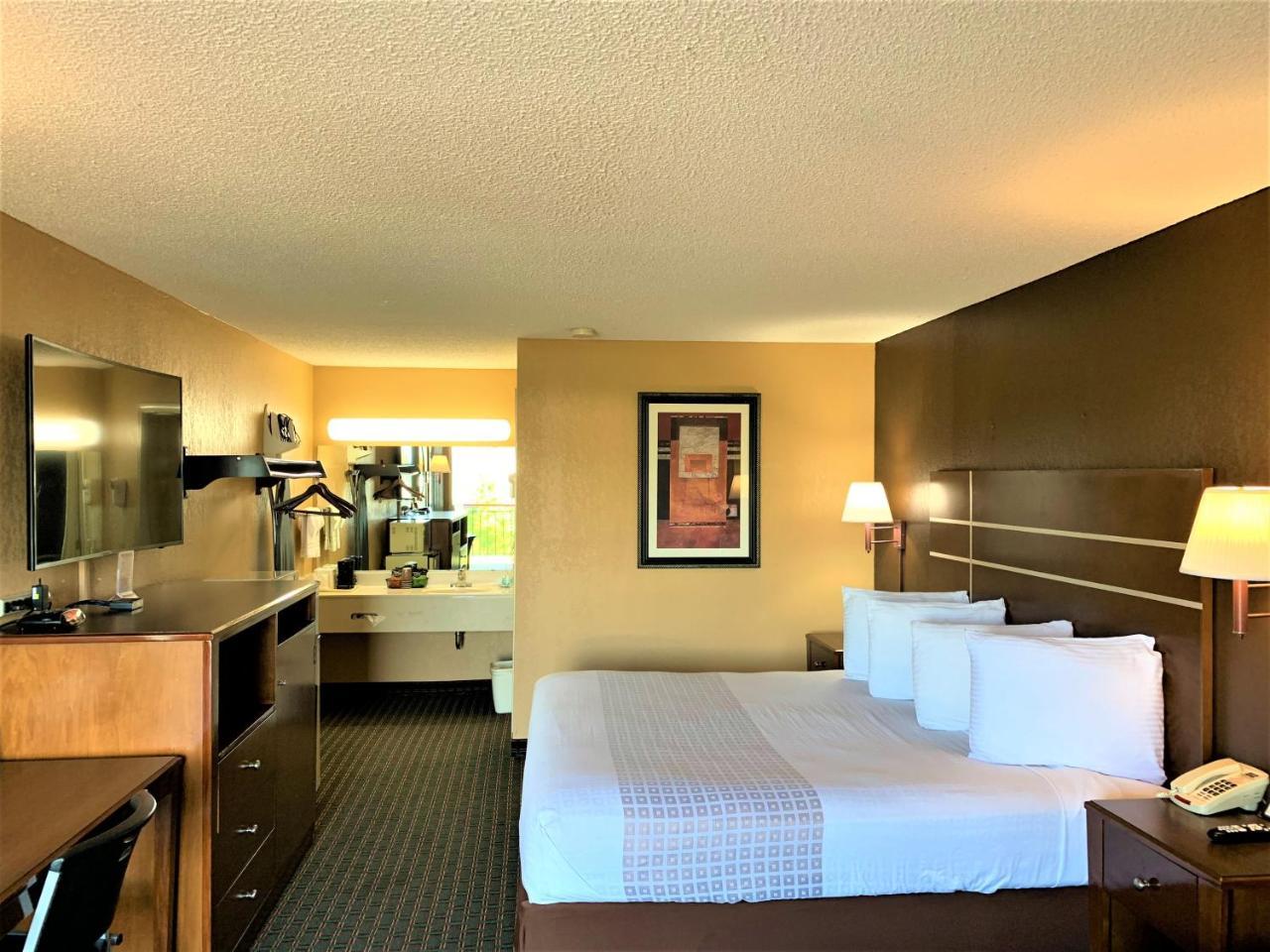 Star Plus Inn & Suites Selmer 外观 照片